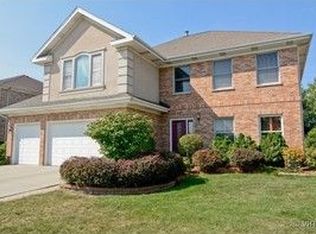 1080 Bluebird Ln, Roselle, IL 60172