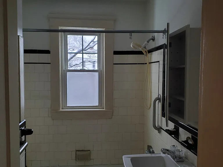 52-54 Maplewood St #52 — Photo 21