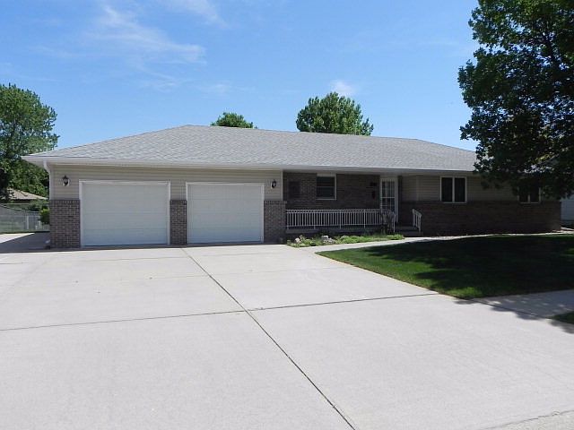 1st image of 4037 Buckingham Dr