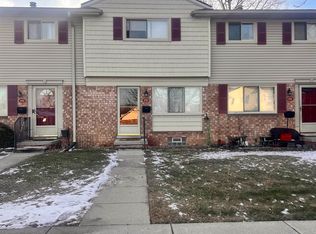 9750 Pine Ave, Taylor, MI 48180