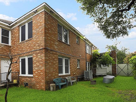 3rd image of 5612 Chaucer Dr