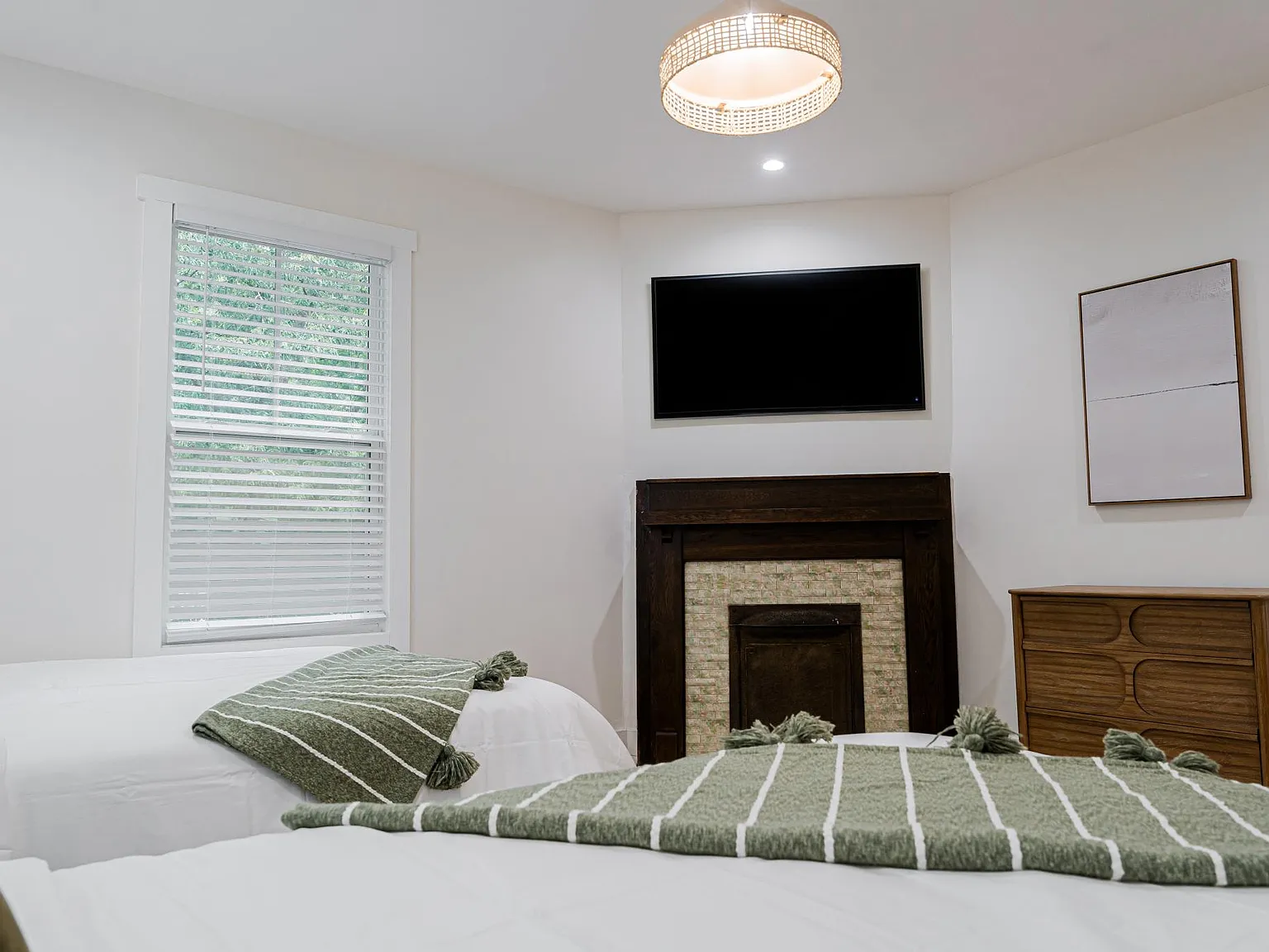 5 bed, 4.5 bath, 3750 sqft, $9,500 — Photo 4