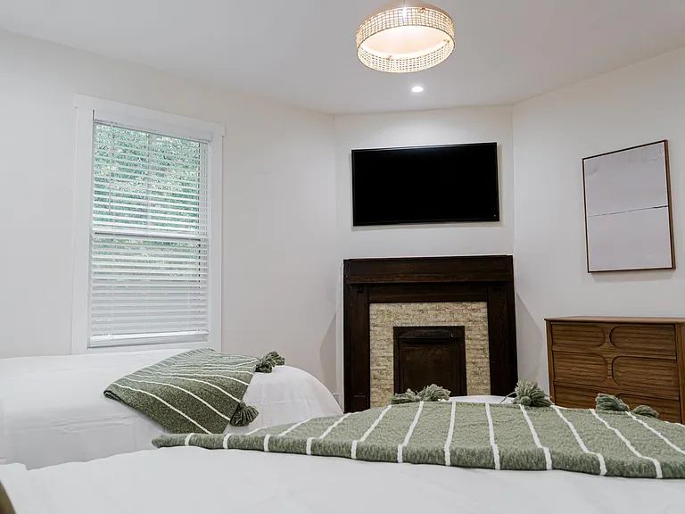 619 S Peachtree St — Photo 4