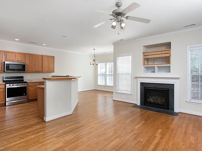 813 Saratoga Dr — Photo 5