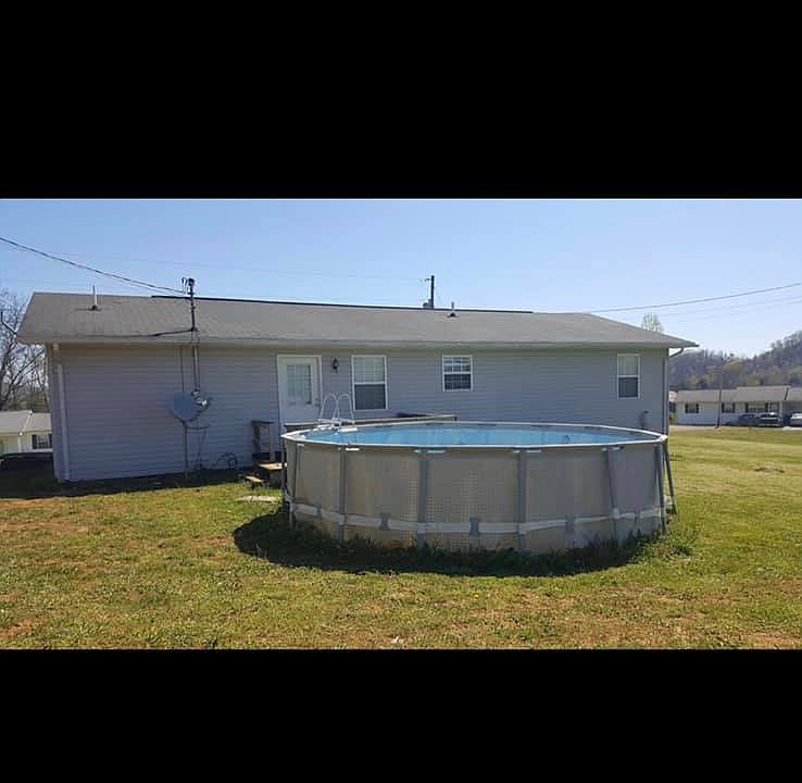 2nd image of 161 Leabow Cir