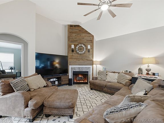 4th image of 232 Dp Newman Cir
