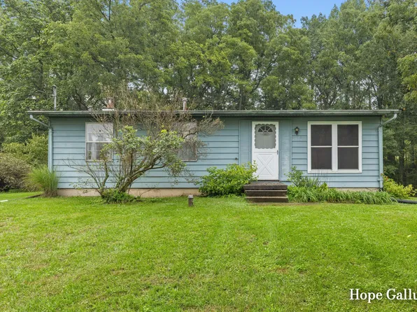 2648 Walnut Dr, Ionia, MI 48846