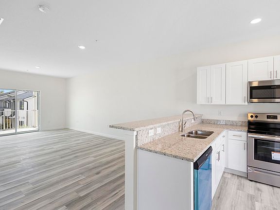 5th image of 262 Royal Palm Dr #201