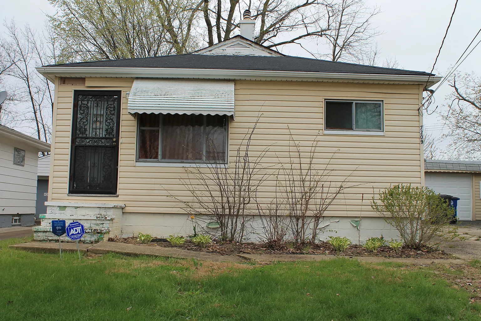 17209 Lipton Ave photo 1