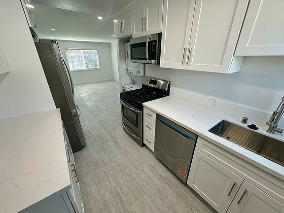 5th image of 2664 N Frederic St #2