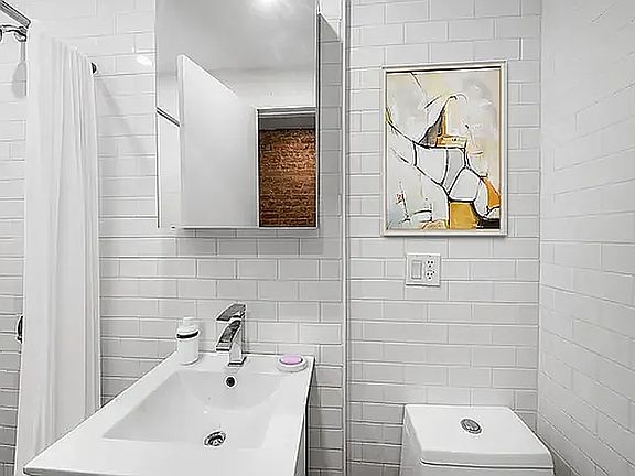 4th image of 187 Hester St #2F