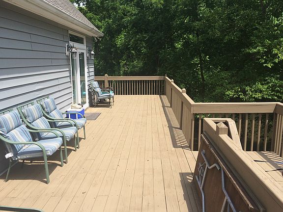 1000 sf of stained deck