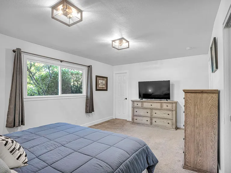 2655 Parkway Dr — Photo 32