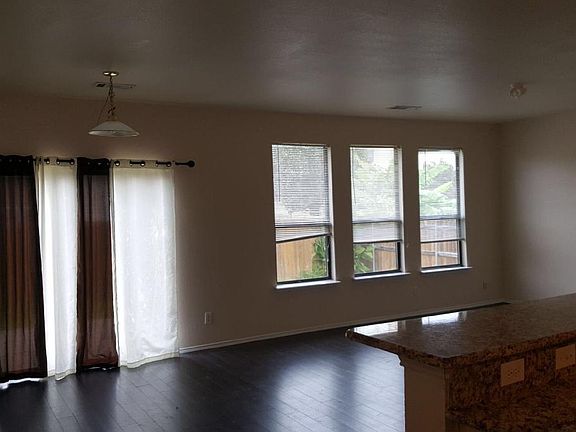 4th image of 2821 Hilcroft Ave