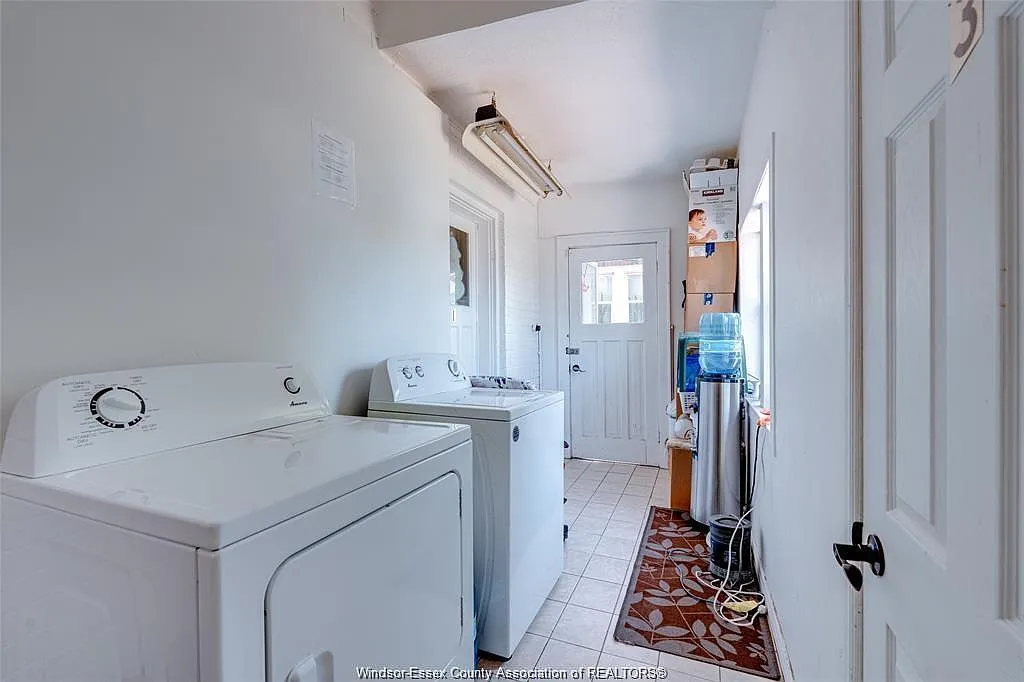 2 bed, $900 — Photo 2