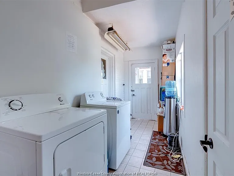 1627 Marentette Ave #BASEMENT — Photo 2