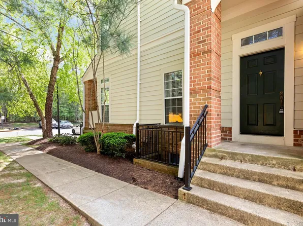 1318 Garden Wall Cir #213, Reston, VA 20194