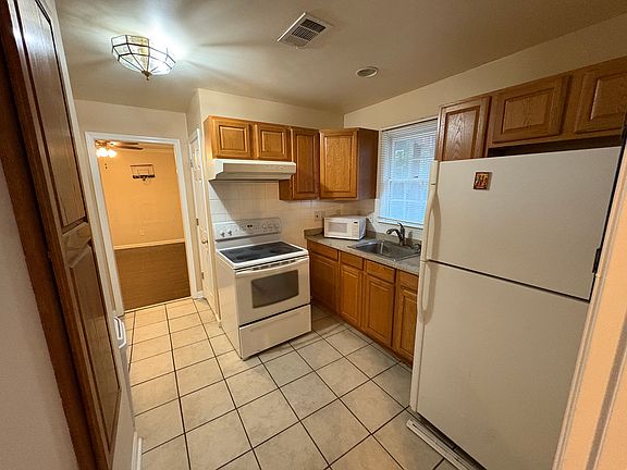 4th image of 3366 Dighton Ct NW