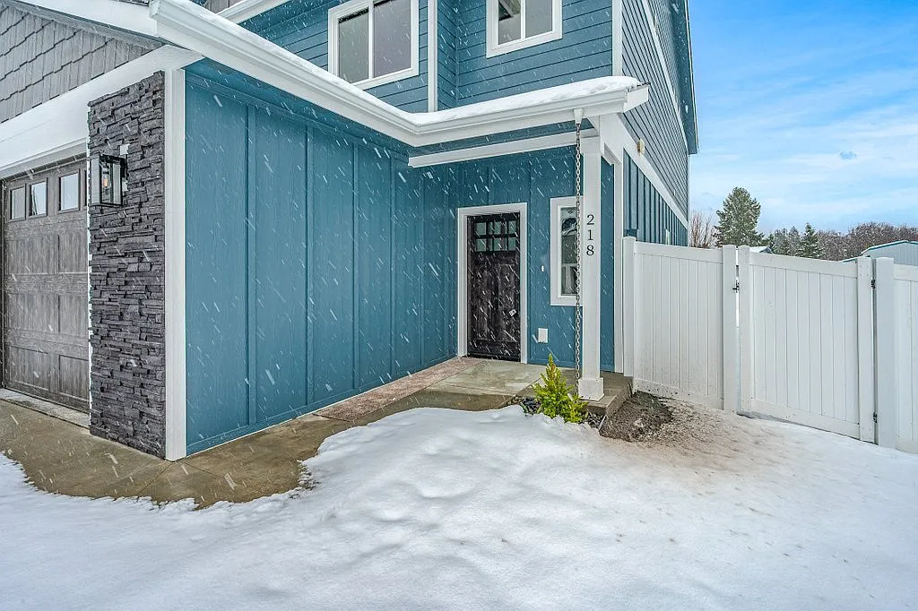 Building Photo - 218 E Lobo Loop