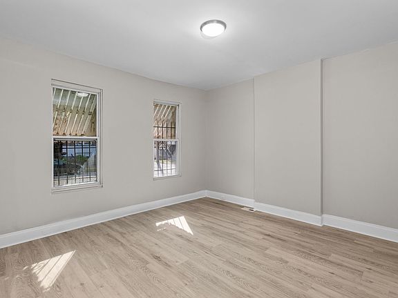 3rd image of 3231 Taft Ave