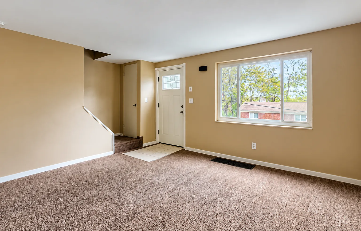 2 bedroom Townhome, Pittsburgh, PA 15221 — Photo 4