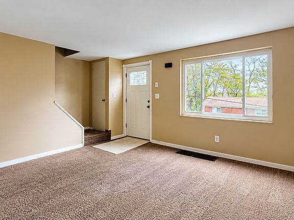 4th image of 2022 Lindsay Rd #1