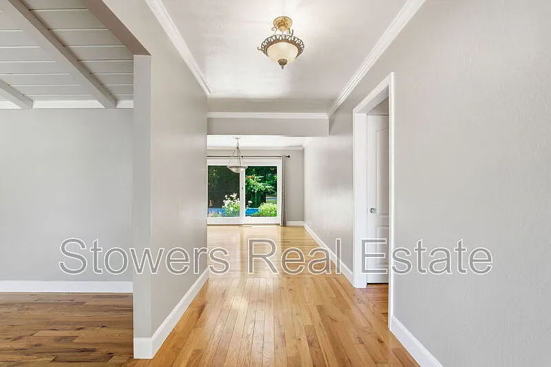 4 bed, 2.5 bath, 2258 sqft, $7,995 — Photo 3