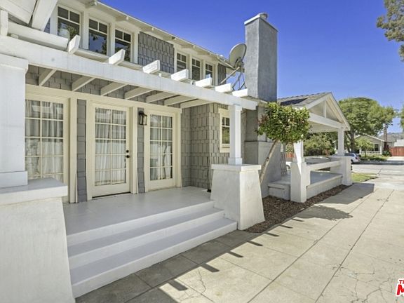 4th image of 2030 N Raymond Ave
