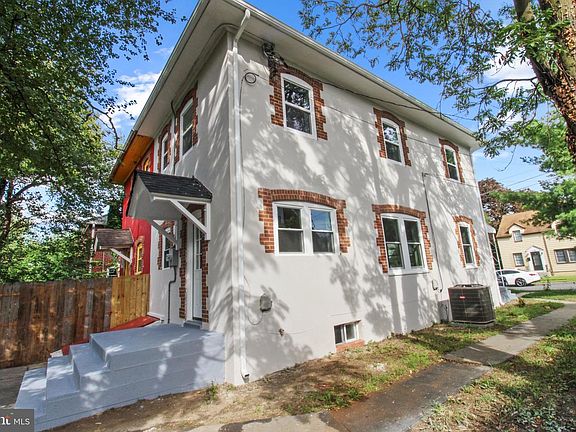 3rd image of 621 Watson Ave