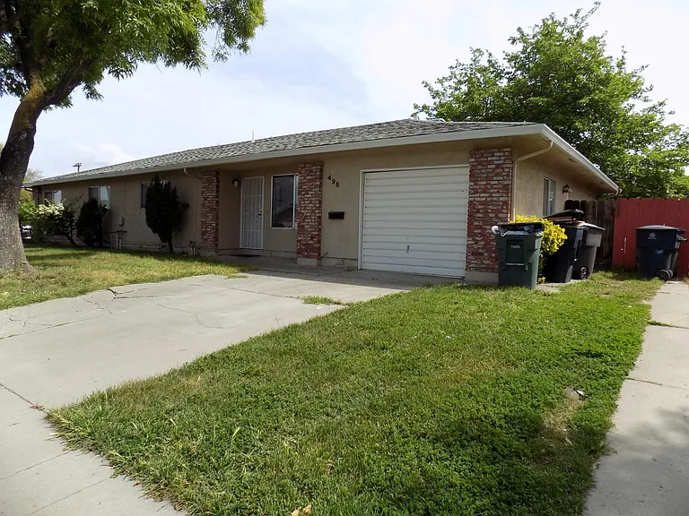 498 Hintz Ave — Photo 3
