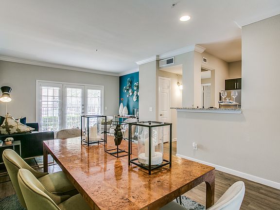 Spacious Living Area; River Oaks apartments For Rent ; Essex House