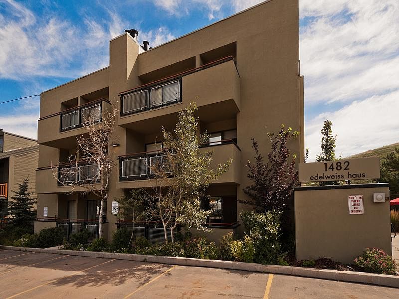 1st image of 1482 Empire Ave #102