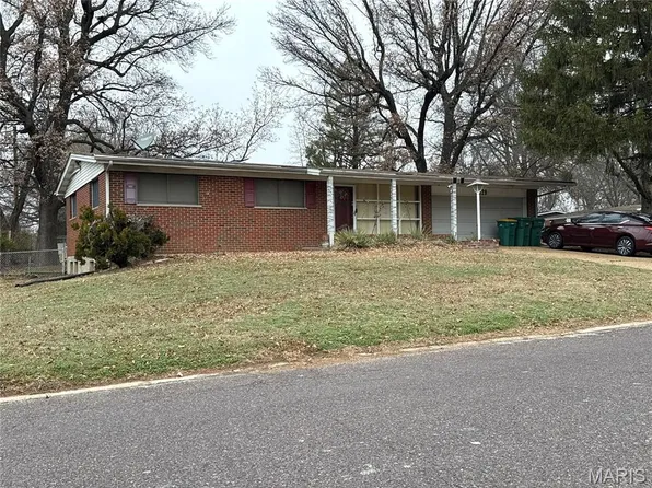 2329 Hudson Rd, Saint Louis, MO 63136