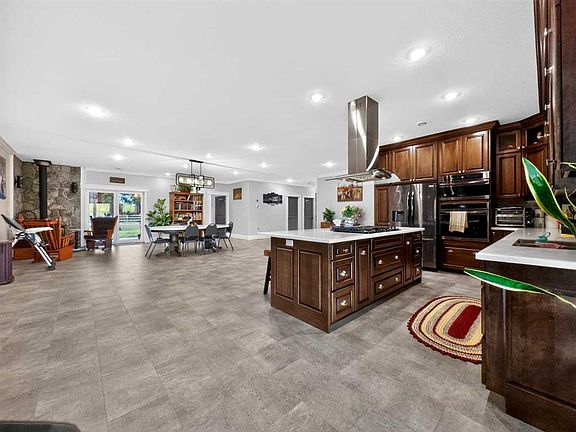 4th image of 105559 S Range Rd #152A