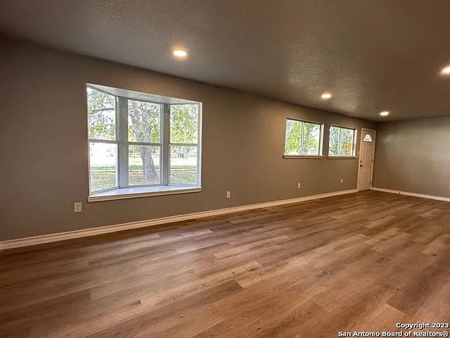546 W Petaluma Blvd — Photo 8