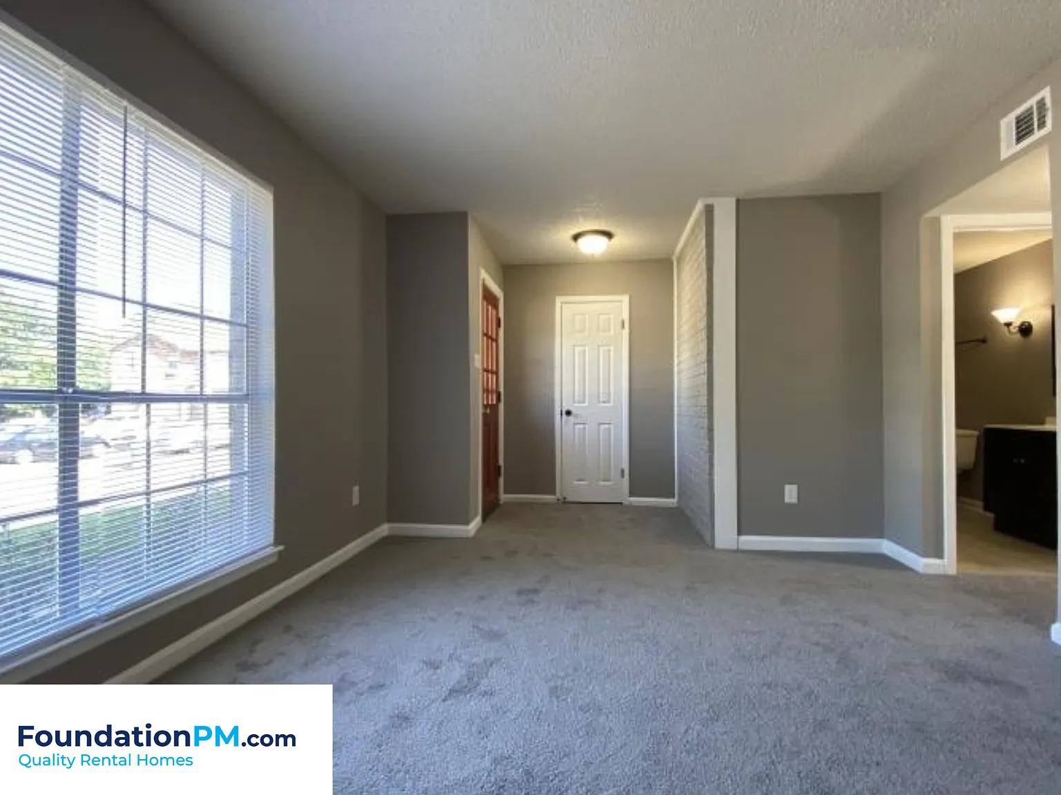 3760/3762 Maple Leaf Cove - 2 — Photo 3