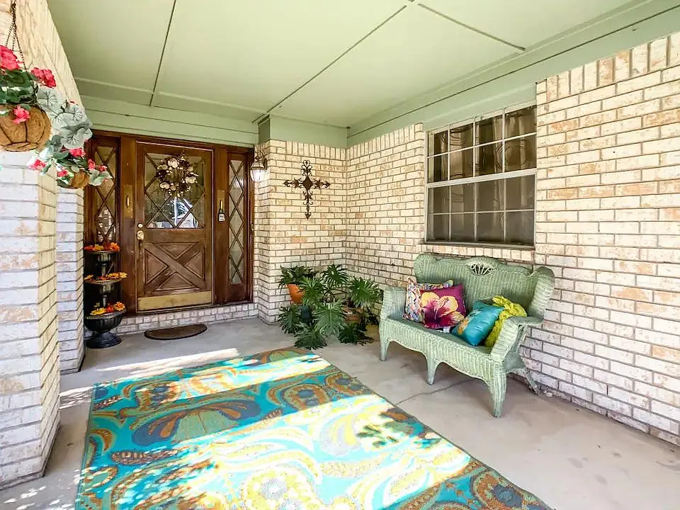 5 bed, 2737 sqft, $2,600 — Photo 2