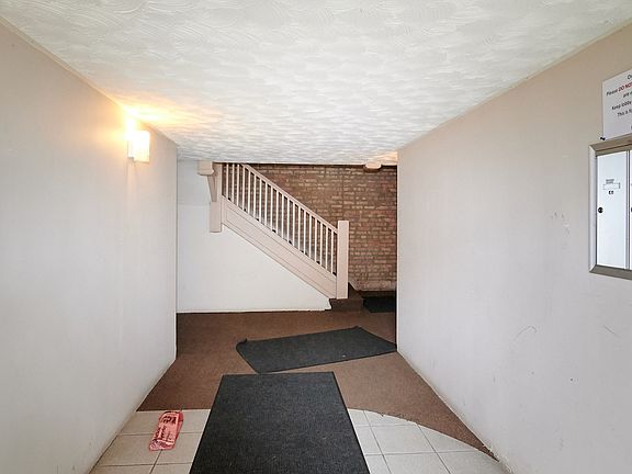 4th image of 7223 S Euclid Ave #3B