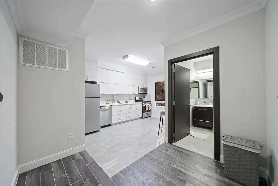 2 bed, 730 sqft, $2,800 — Photo 3