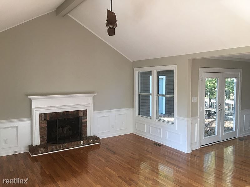 Living Room - Entrance