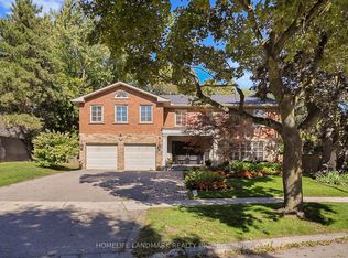 30 Bobwhite Cres, Toronto, ON M2L 2E1