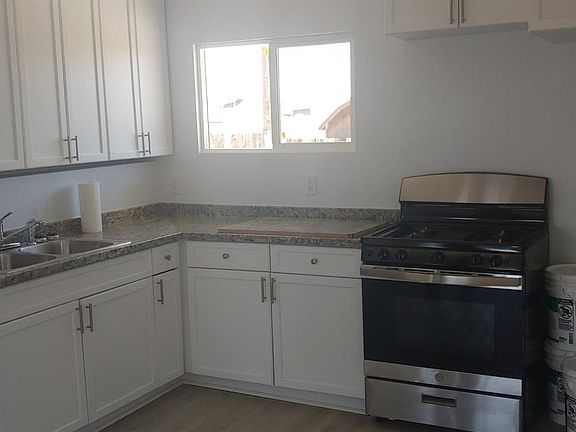 5th image of 601 S Lillian Dr