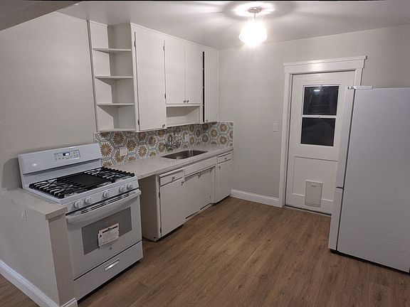 Kitchen -Stove/oven and fridge included. (Note: this is a sample of photos from our 2BR/1BA cottages. Exact details may be slightly different)