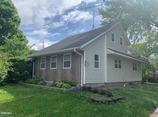 702 Bowen St, Savanna, IL 61074