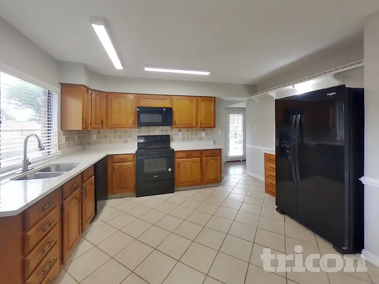 414 Hemlock Dr — Photo 8