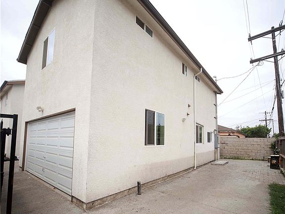 5th image of 1019 E 84th Pl