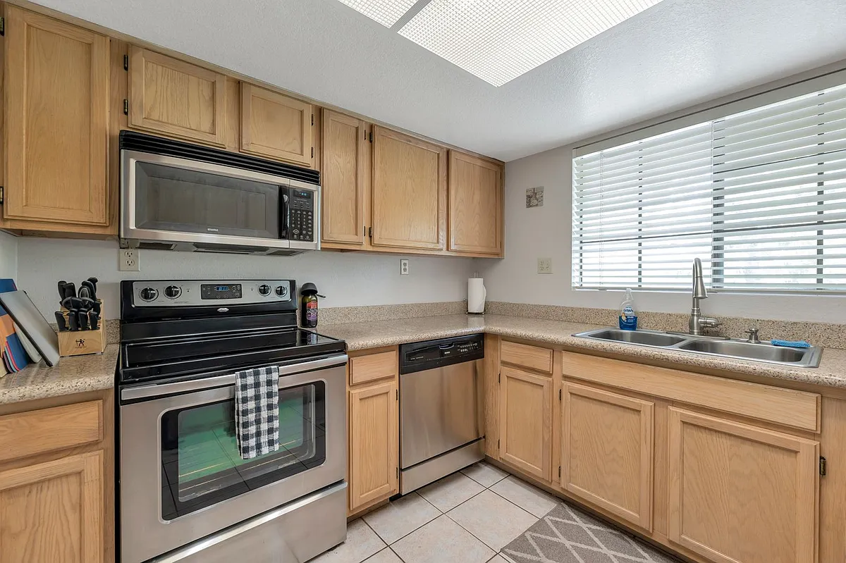 Building Photo - 6885 E Cochise Rd #242