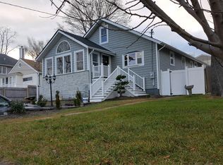 349 Waterside Rd, Northport, NY 11768