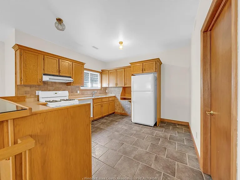 5945 Lasalle St #LOWER — Photo 16