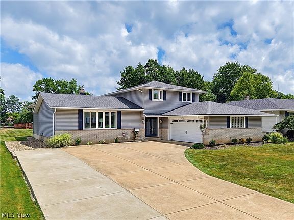3rd image of 7171 Lakeview Dr